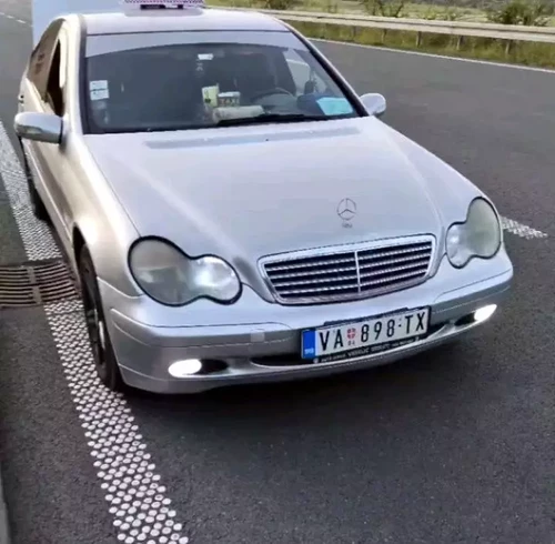 Taxi vozilo spremno za polazak