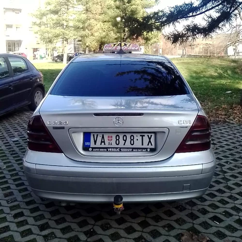 Taxi vozilo spremno za polazak