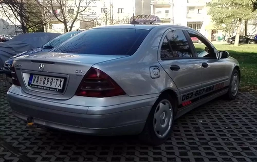 Taxi vozilo spremno za polazak