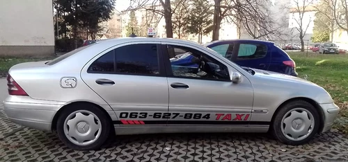 Taxi vozilo spremno za polazak