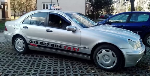 Taxi vozilo spremno za polazak