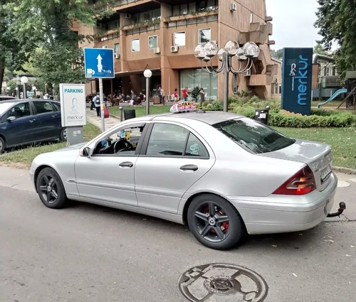 Taxi vozilo spremno za polazak